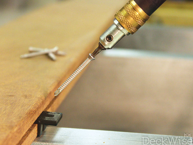 Vis autotaraudeuses DeckWise® pour lambourdes métalliques